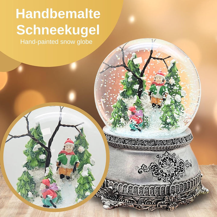 Schneekugel Skifahrer mit Musik | Schifahrer im Winterwald | Sockel Zinnoptik | 100mm breit, 140mm h
