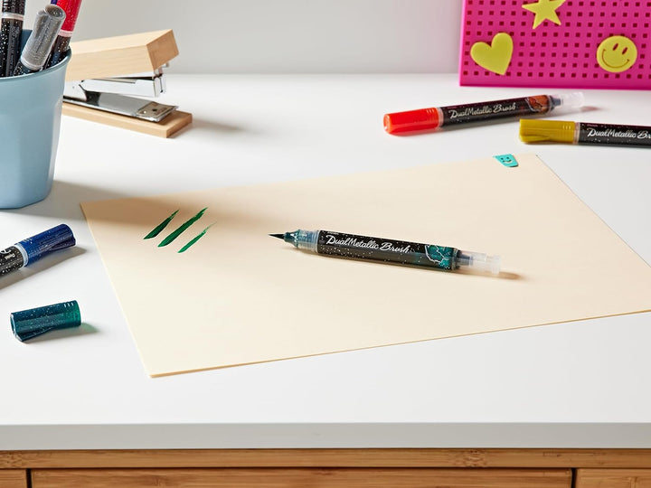 Pentel GFH-D8ST Dual Metallic Brush - Pinselstift gefüllt mit, je nach Papierfarbe, changierender Gl