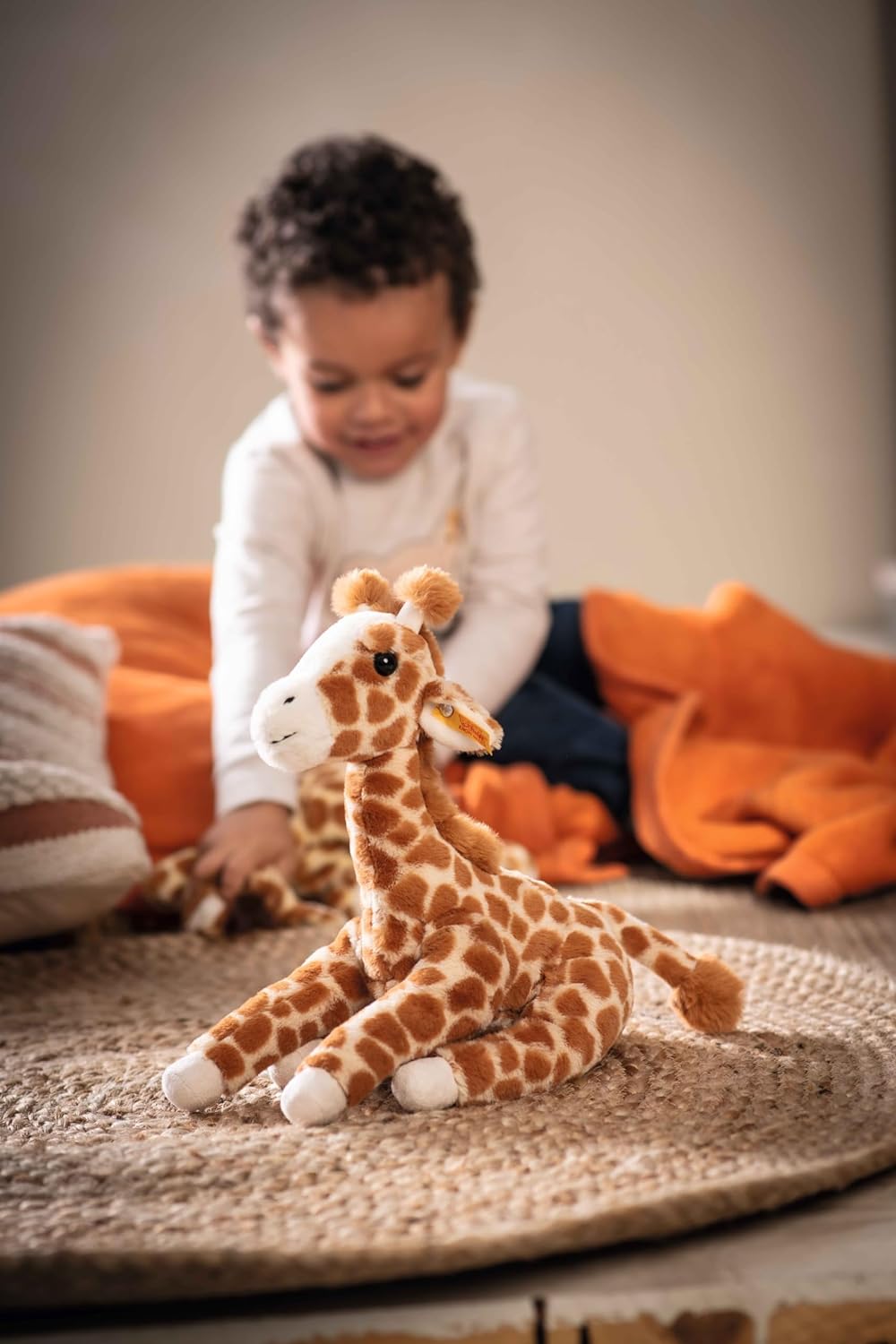 Steiff Gina Giraffe - 25 cm - Kuscheltier - Hellbraun gefleckt, Honey Yellow, 067631