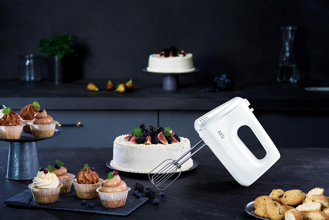 AEG HM 3330 Handmixer / 5 variable Geschwindigkeitsstufen / Turbo-Funktion für Höchstleistung / Ausw