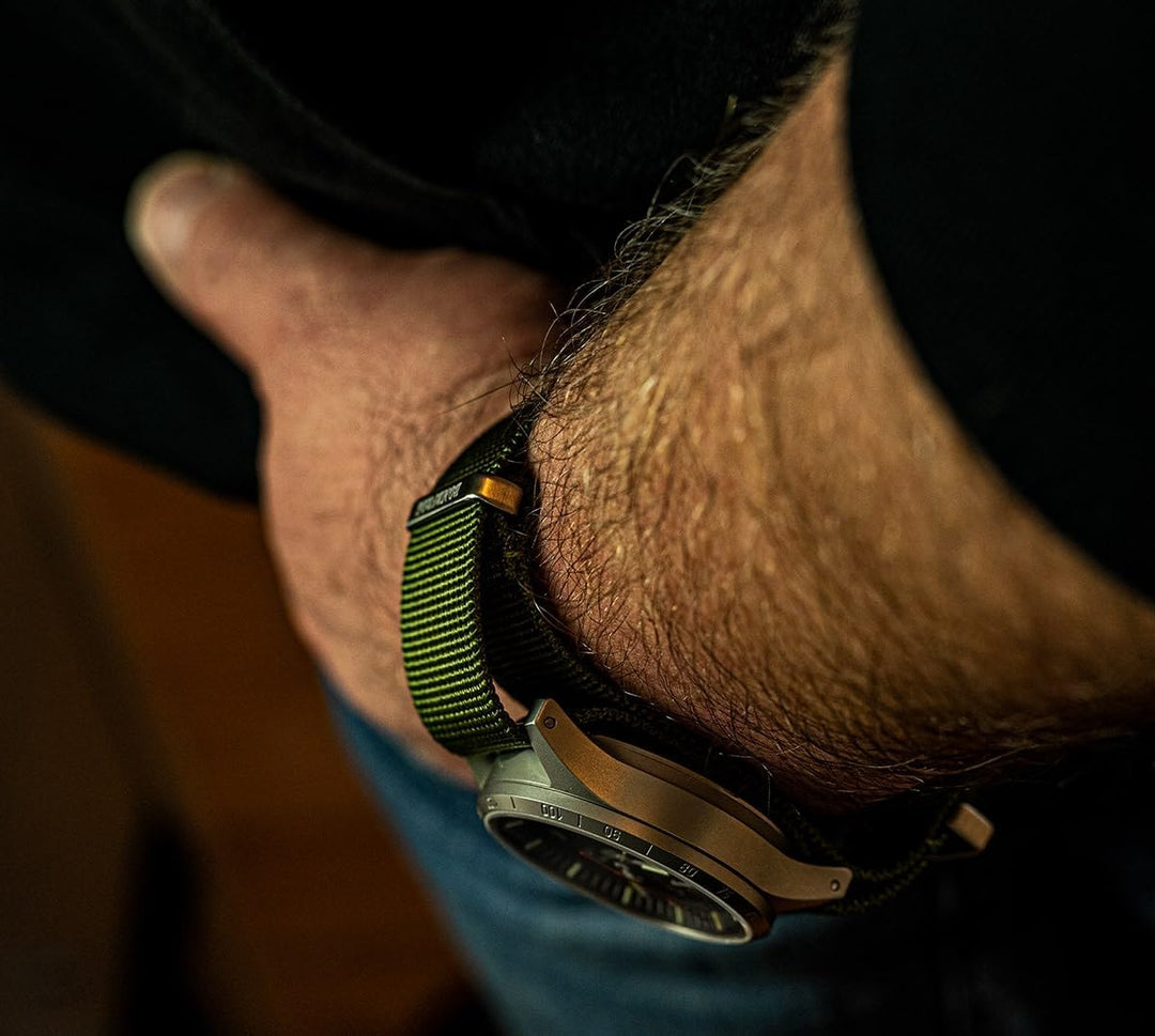 BOMBFROG NATO Strap Uhrenarmband Nylon, Dornenschliesse - Uhrenarmbänder 18 mm 20mm 22mm 24mm, Uhren