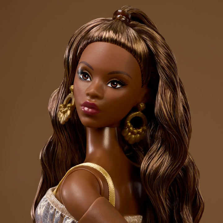 Barbie Basics Model Collector Fashion Doll 09 mit brünetten Haaren in einem goldenen Kleid und Riemc