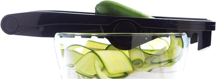 Mastrad Gemüsehobel - Gemüseschneider - mit hochwertigen Klingen aus Edelstahl – Gurkenhobel- Scheib