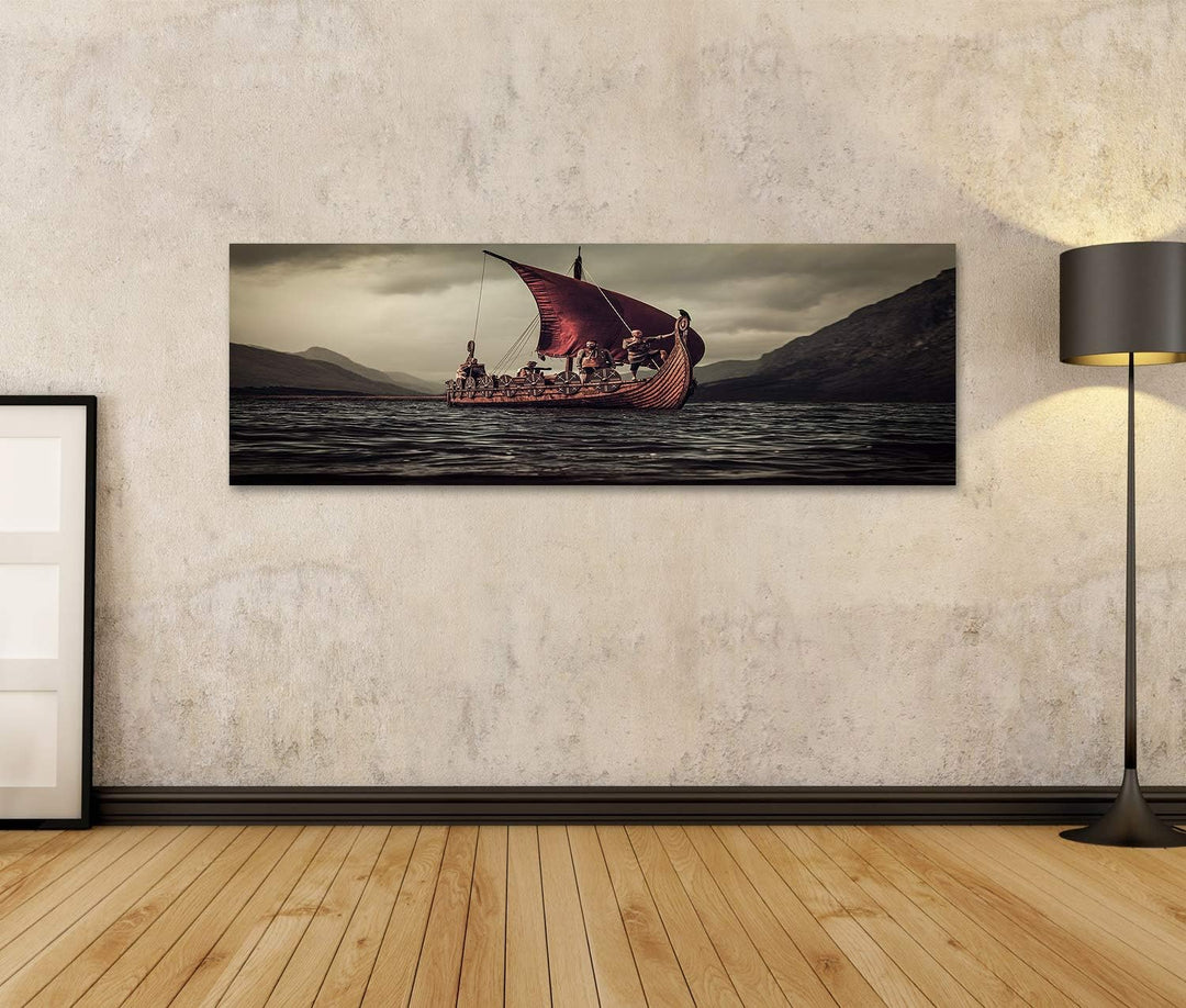 islandburner Bild auf Leinwand Gruppe Von Wikingern Auf Dem Meer Auf Drakkar Mit Bergen Im Hintergru