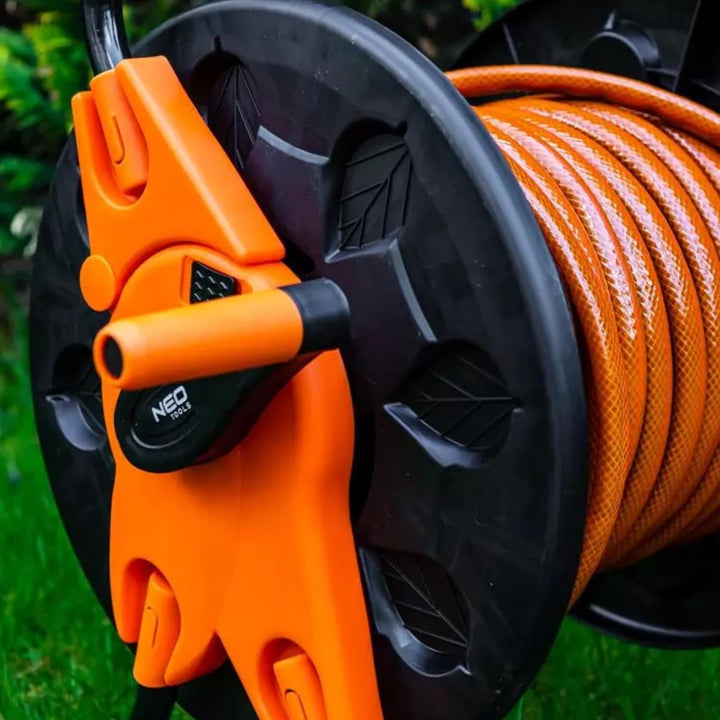 NEO TOOLS Schlauchtrommel bis 60 m Gartenschlauch (1/2") - Schwarz/Orange Schlauchhalter aus Hochwer