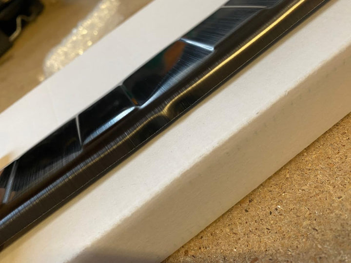 Avisa Schwarz Edelstahl Heckstossstangenschutz kompatibel mit Toyota RAV4 (5th Gen.) 2018- & Suzuki