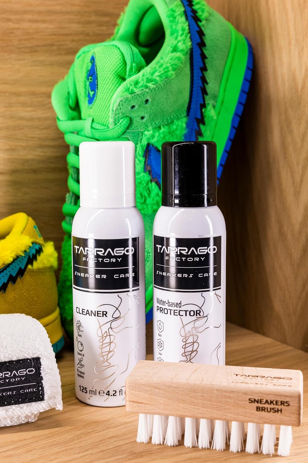 Tarrago Sneakers Care Kit | Reinigungsset für Schuhe | 1 Reiniger und 1 Protektor | Spezialbürste fü