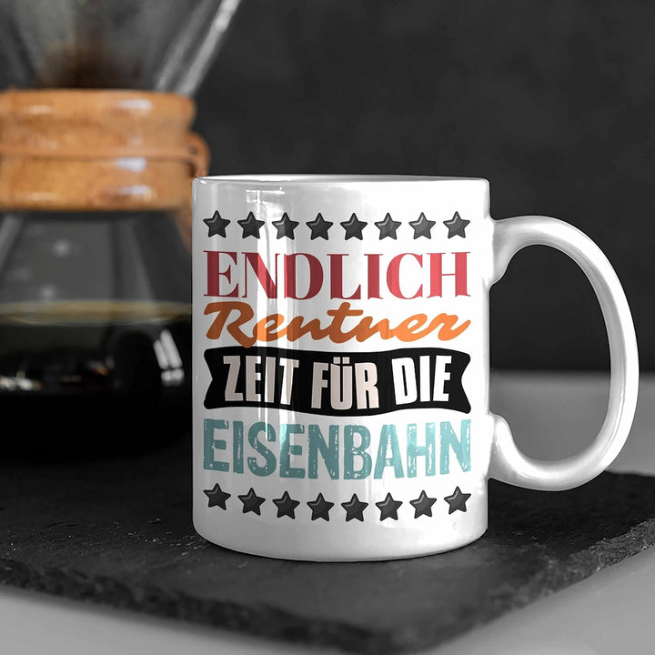 Trendation - Eisenbahner Tasse Geschenk für Modelleisenbahn-Fans Geschenkidee Endlich Rente Zeit für