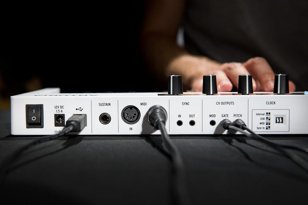 Arturia - Keystep 37- Kreativer MIDI-Controller, Sequenzer, Arpeggiator und Akkord-Generator -37-Not