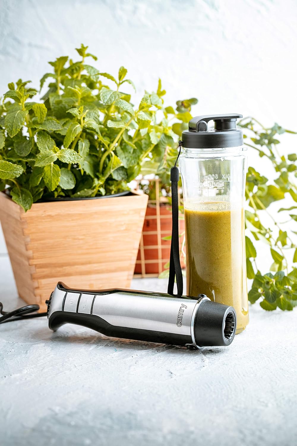 CAMRY CR 4615 Stabmixer, inkl. Trinkflasche mit Verschluss 500 ml, BPA frei, Smoothie Maker, 700 W,