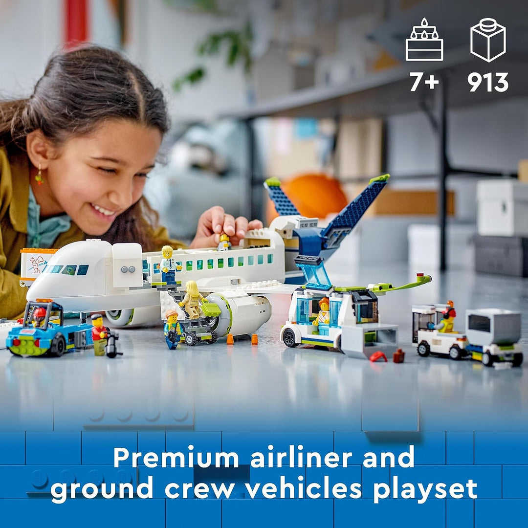 LEGO City Passagierflugzeug Spielzeug-Set, grosses Flugzeug-Modell & City Polizeistation auf der Gef