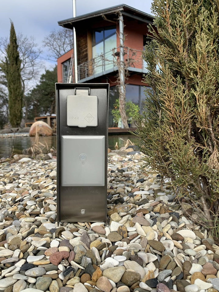 BOLD Orio smarte Aussen-Steckdose-Garten (Steckdosen-Säule) mit 3-Fach Stecker Edelstahl (Smart Home