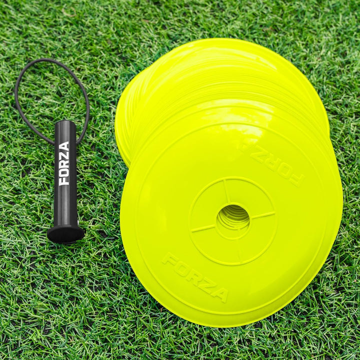 FORZA Fast Flache Trainingsmarkierungshütchen [10 Farben] | 50er-Packung mit 22 cm Breiten, extrem l