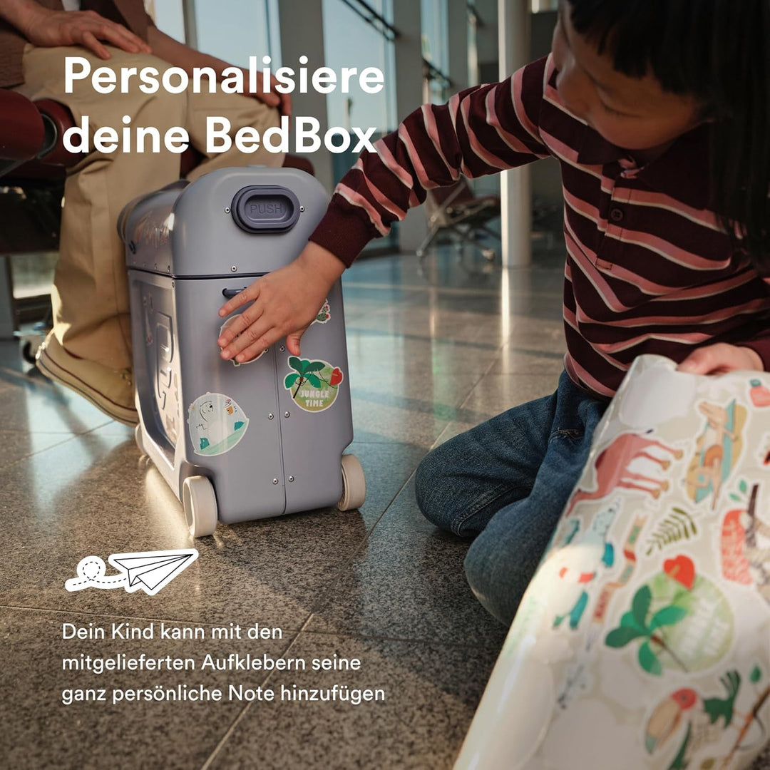Stokke JetKids BedBox, Arctic Blue - Aufsitzkoffer für Kinder von 2-7 Jahren (bis 35 kg) - Lässt Sic
