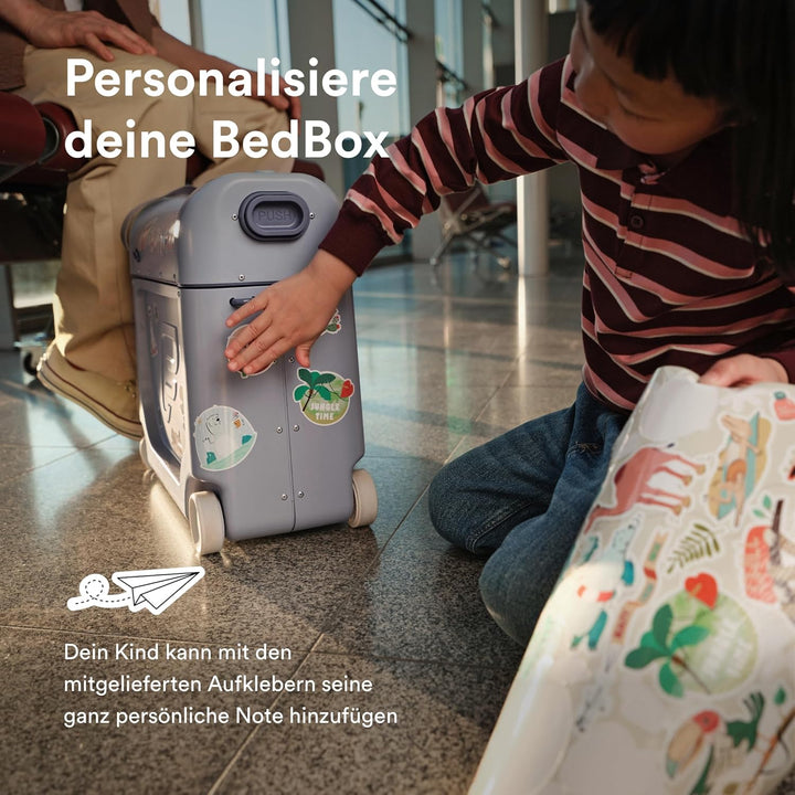 Stokke JetKids BedBox, Arctic Blue - Aufsitzkoffer für Kinder von 2-7 Jahren (bis 35 kg) - Lässt Sic