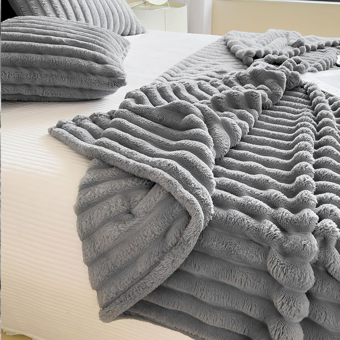 Kuscheldecke 150x200 cm - Warme Flausige Bettüberwurf Decke und Sofadecke Mama, Frauen und Freundin