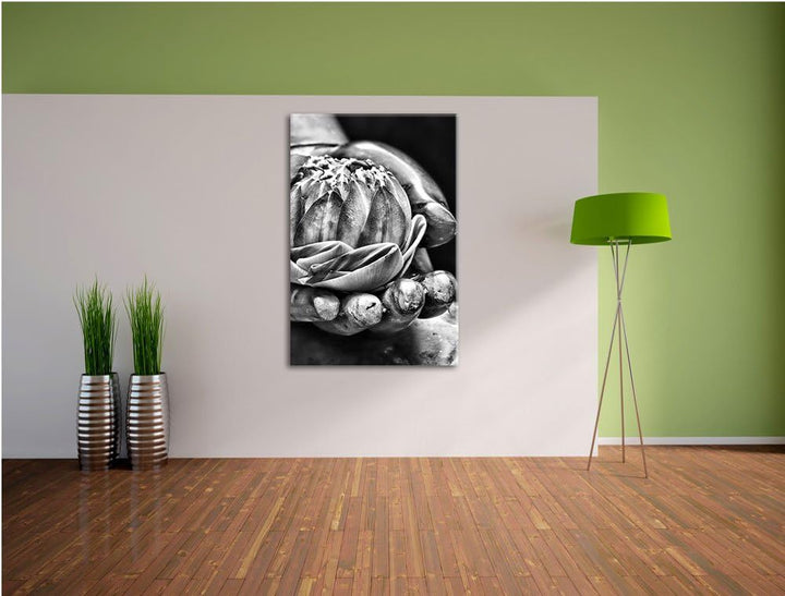 Pixxprint Lotus auf der Hand eines Buddhas als Leinwandbild/Grösse: 100x70 / Wandbild/Kunstdruck/fer