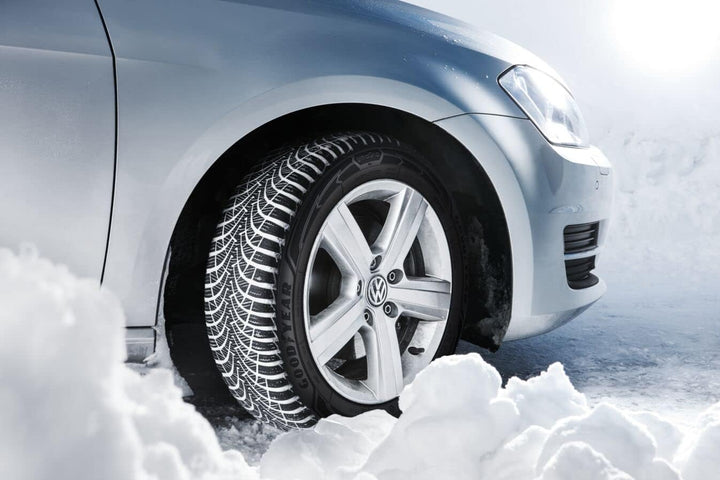 Goodyear UltraGrip 9+ | Winterreifen 205/65R15 94T, 205/65R15 94T