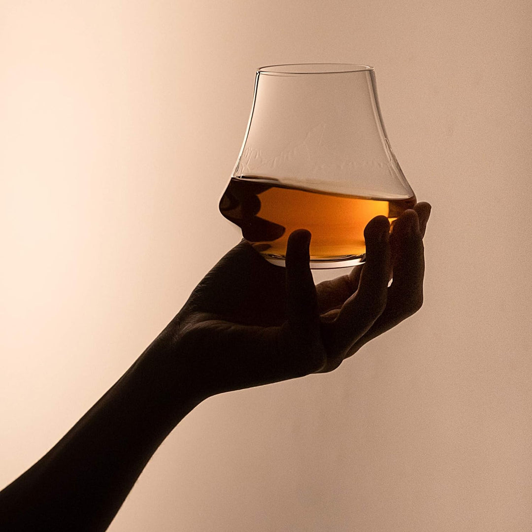 Whisky Glas &amp; Whiskey Steine Set - 6 Handgefertigte Runde Granit Whisky Steine - Nosing Glas für Sco