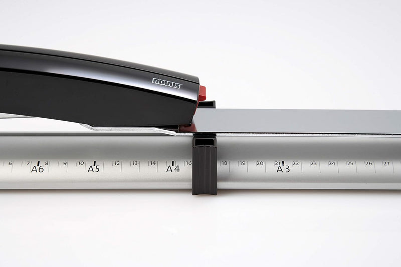 Novus B 17 Langarmhefter (mit bis zu 300mm Einlegetiefe, für 40 Blatt (80g/m²)) lichtgrau/tiefschwar