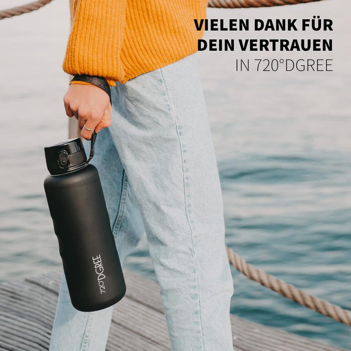 720°DGREE Trinkflasche 2l “uberBottle“ softTouch +Sieb - BPA-Frei - XXL Wasserflasche für Gym, Fitne