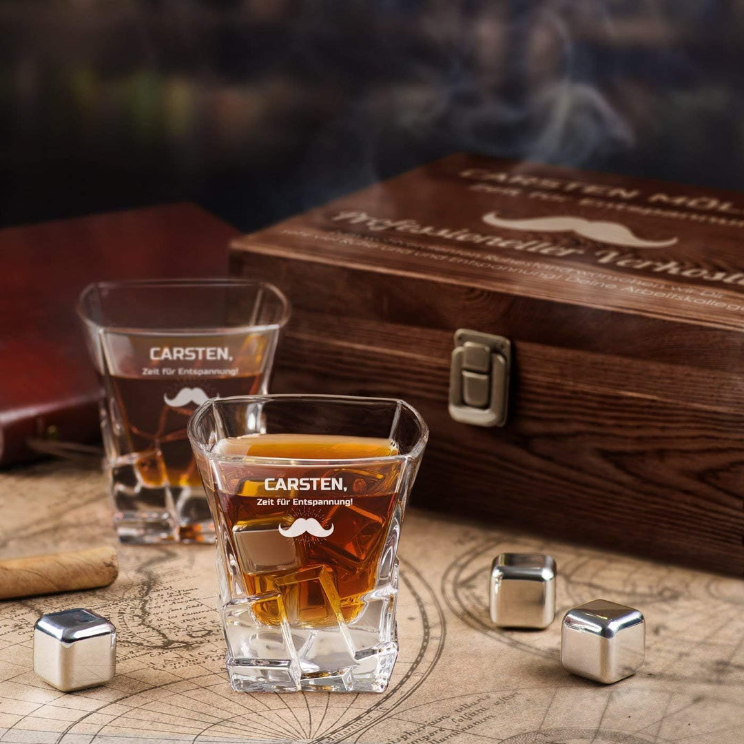 Maverton Whisky Steine Set - in Holzbox mit Gravur - 8 Eiswürfel & 2 Whisky Gläser, Zange, Samtbeute