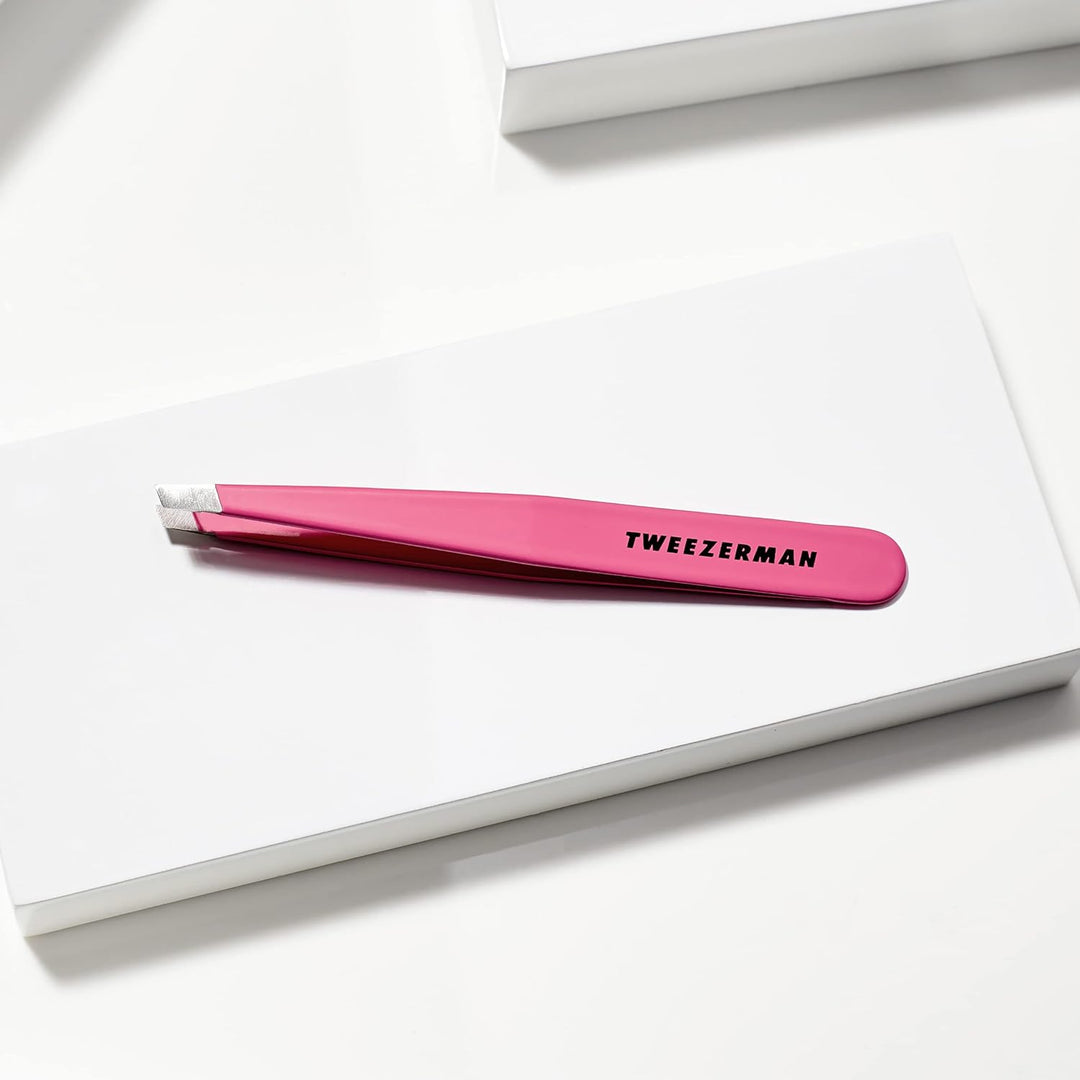 TWEEZERMAN Pinzette (Handgeschliffene, schräge Spitzen, Augenbrauen zupfen, Profi Qualität, rostfrei