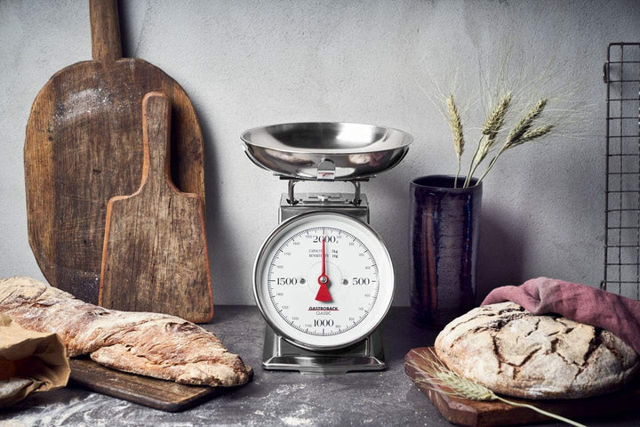 Gastroback 30102 Classic Waage, 2 kg mit Tara-Funktion, Küchenwaage, analog, mit Wiegeschale, Edelst