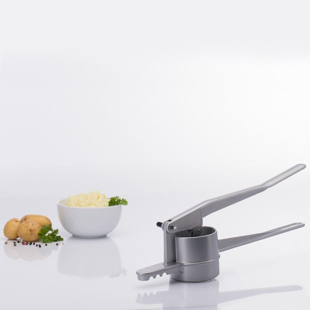 Westmark Spätzle-/Kartoffelpresse, Retro-Verpackung, Aluminiumdruckguss, 41 x 9,3 x 11 cm, Spätzlepr