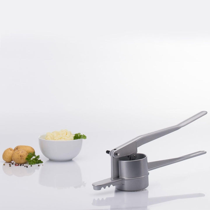 Westmark Spätzle-/Kartoffelpresse, Retro-Verpackung, Aluminiumdruckguss, 41 x 9,3 x 11 cm, Spätzlepr