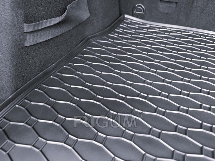 Passgenaue Kofferraumwanne und Gummifussmatten geeignet für Peugeot 2008 ab 2013 + Gurtschoner