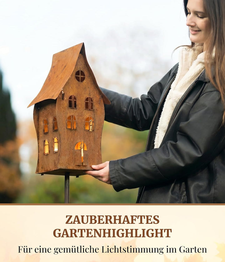 Hexenhaus mit 3 Etagen auf Stab (15x15x45cm) – wetterfest – Vogelhaus aus Metall im Rostdesign – mit