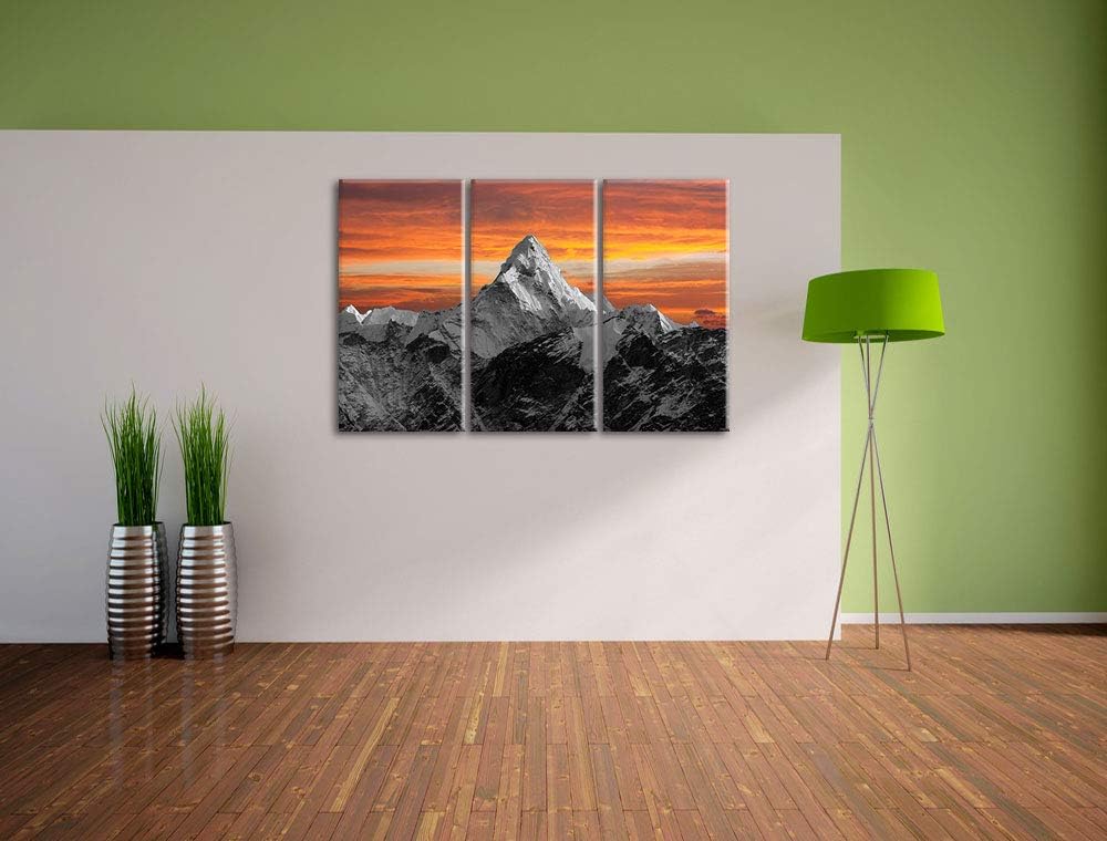 Hoher schneebedeckter Berg bei Sonnenuntergang schwarz/weiss 3-Teiler Leinwandbild 120x80 Bild auf L