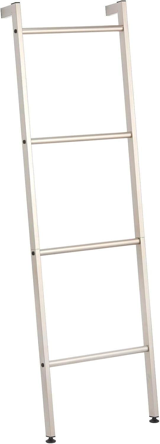 mDesign freistehende Handtuchleiter für das Badezimmer – Handtuchständer mit 4 Ebenen aus Metall – H