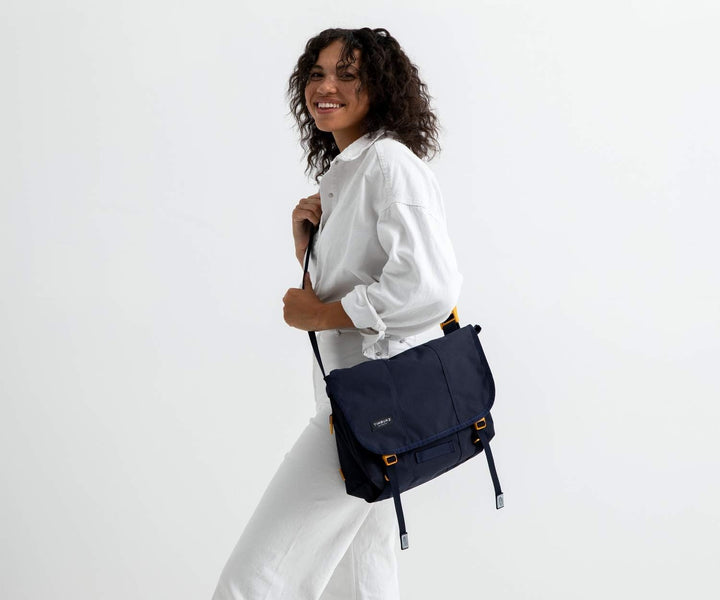Timbuk2 Unisex-Erwachsene (nur Gepäck), leichte Kuriertasche, Gepäck, Kuriertasche, Blau (Dark Burgl