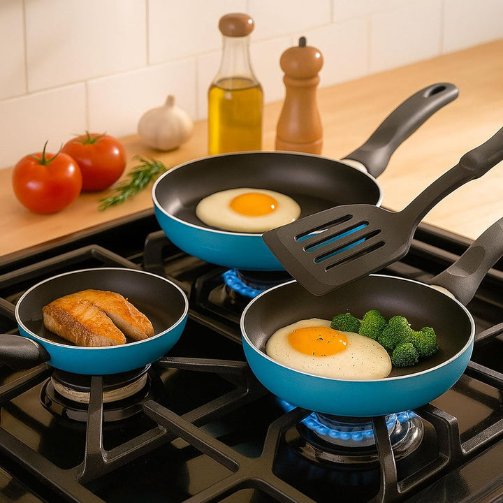 Pfannenset Ø16 Ø 20 Ø24 und Ø28 cm Induktion, antihaftbeschichtet, aus gepresstem Aluminium, in Himm