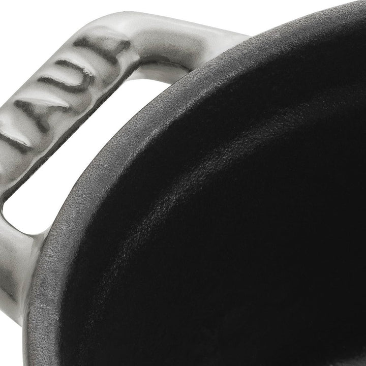Staub 40500-106-0 Mini Cocotte, rund mit Deckel 10 cm, 0,25 L, induktionsgeeignet, mit mattschwarzer