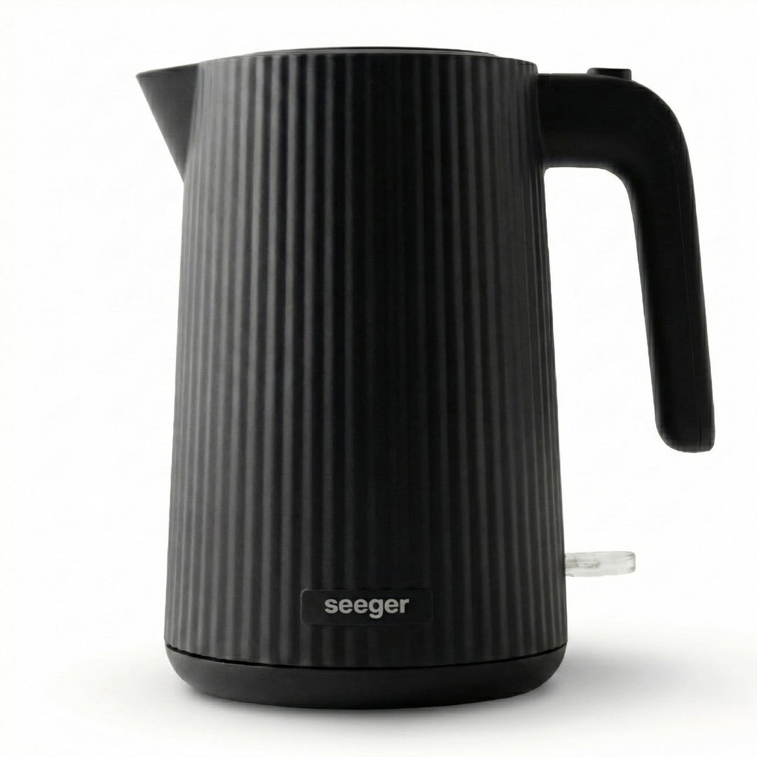 Seeger Wasserkocher, 1,7L, Mikro-Sieb-Filter, BPA-Frei, 2200W, 360° drehbarer Sockel, Schwarz, SGR10