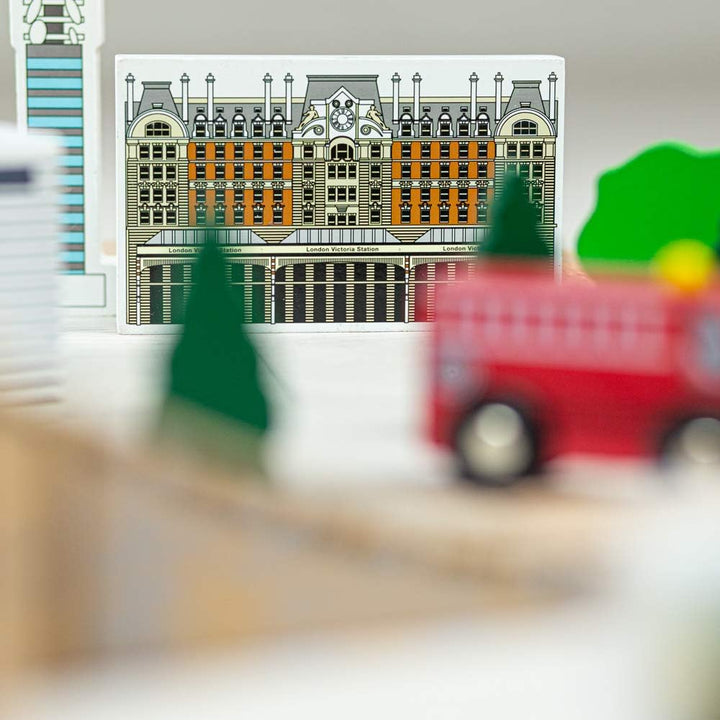 Tidlo Wooden City of London Figure of Eight Train Set