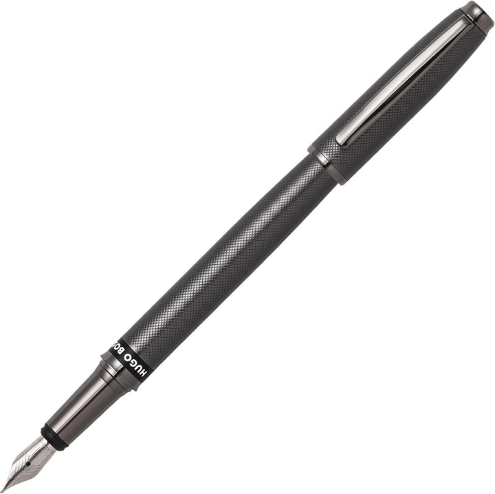 Hugo Boss Stream Füllfederhalter aus Messing in der Farbe Gun, Länge: 14,5cm, Federstärke: M, HSW378