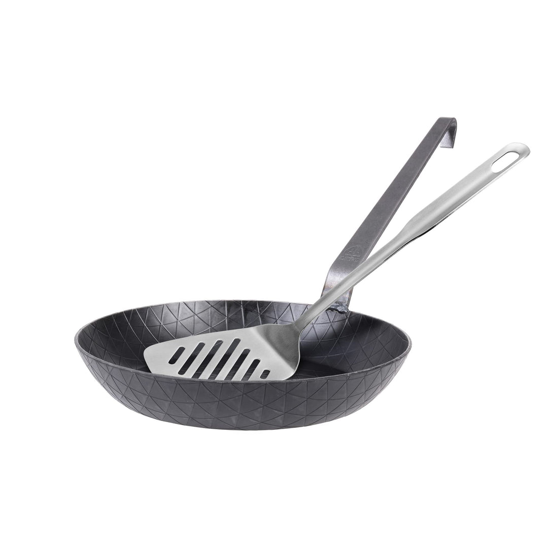 GRÄWE Schmiedeeiserne Bratpfanne F400, Ø 24 cm, hoher Rand, Eisenpfanne mit Wender, 400° C hitzebest