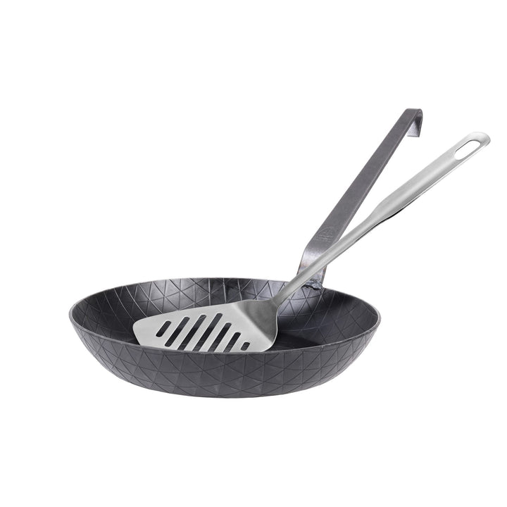 GRÄWE Schmiedeeiserne Bratpfanne F400, Ø 24 cm, hoher Rand, Eisenpfanne mit Wender, 400° C hitzebest