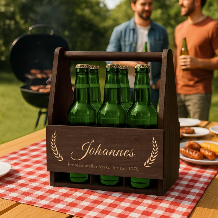Maverton Bierträger für 6 Flaschen 0,5L + Gravur - Männerhandtasche mit Flaschenöffner - Grösse: 25x