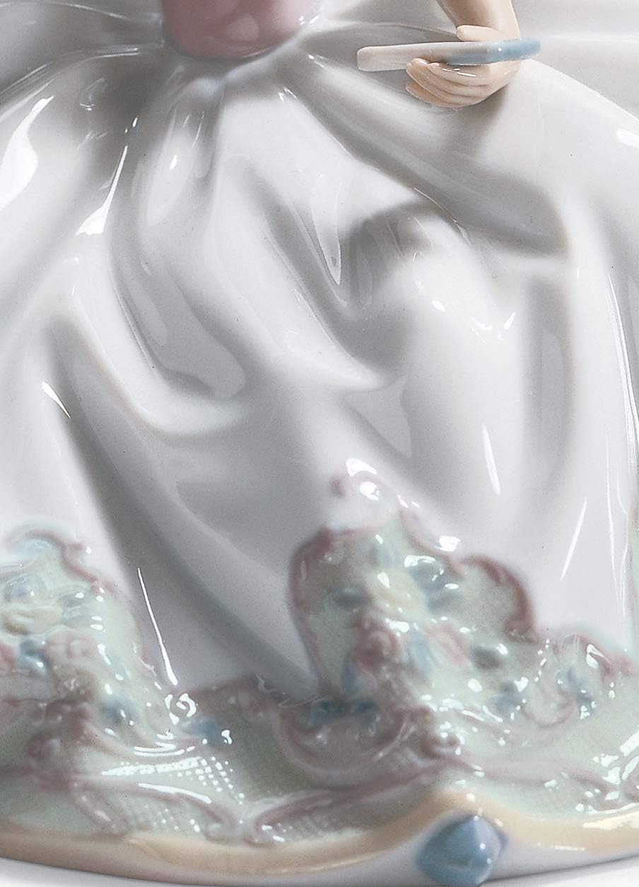 LLADRÓ Frauen-Figur Auf Dem Ball. Frau. Porzellan.