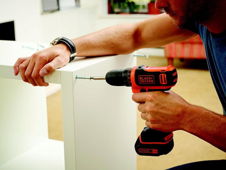 Black+Decker Kompakt-Bohrer (10,8V Li-Ion Akku-Bohrschrauber, LED-Arbeitslicht, Softgriff, 10 mm Sch
