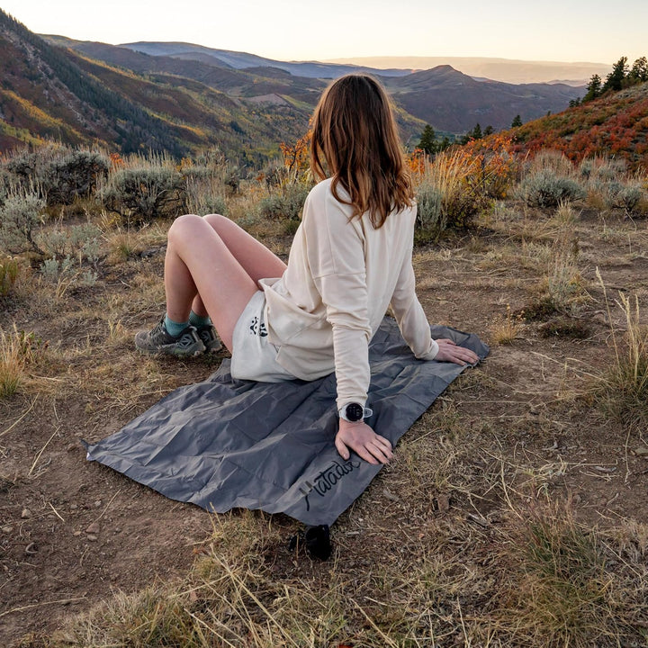 MATADOR Pocket Blanket Mini 4,0 - (Sitzplätze 1-2); Ultraleicht Picknickdecke; Faltbare Picknickdeck