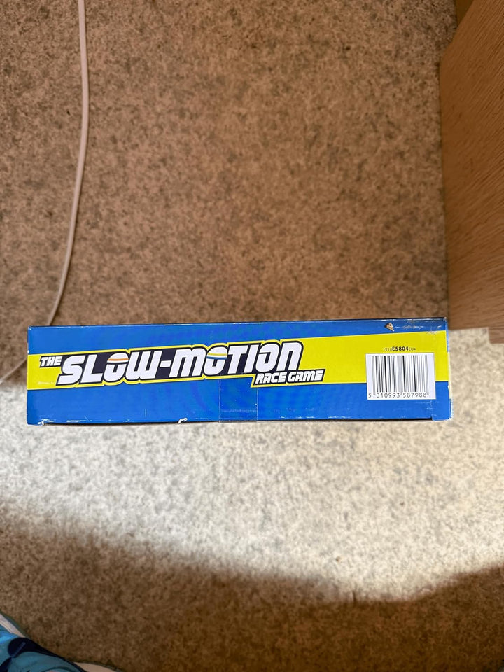 Hasbro Gaming E5804EU4 The Slow Motion Race Game, Partyspiel, mit Langsamkeit zum Sieg, Mehrfarbig