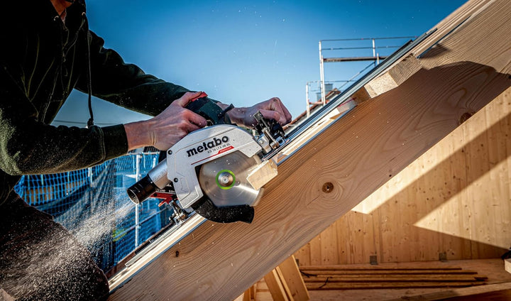 metabo Kappschiene KFS 30 - Präzise Kappschnitte, Winkel bis 60°, rutschfest, splitterfrei, integrie