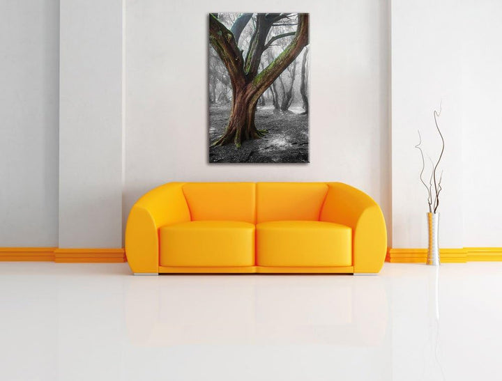 Pixxprint einsamer Baum in tristem Grau / 100x70cm Leinwandbild bespannt auf Holzrahmen/Wandbild Kun