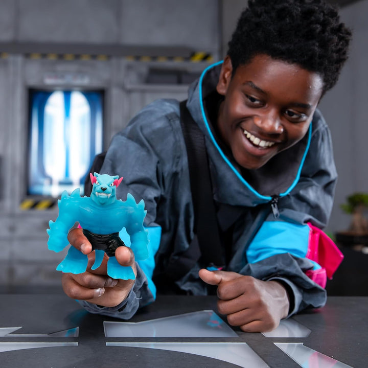 MrBeast Lab – dehnbarer Hypercharged Panther der Heroes of Goo Jit Zu; Drücke + dehne den Panther vo